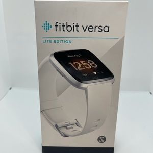 NWT’s FITBIT VERSA LITE silver/white Band